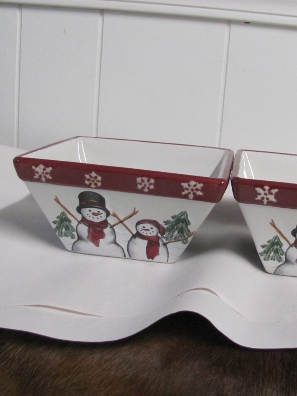 ST. NICHOLAS SQUARE SET OF 2 GLASS BOWL NWT